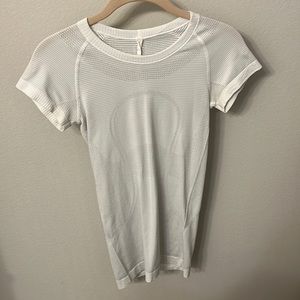 Lululemon short sleeve shirt